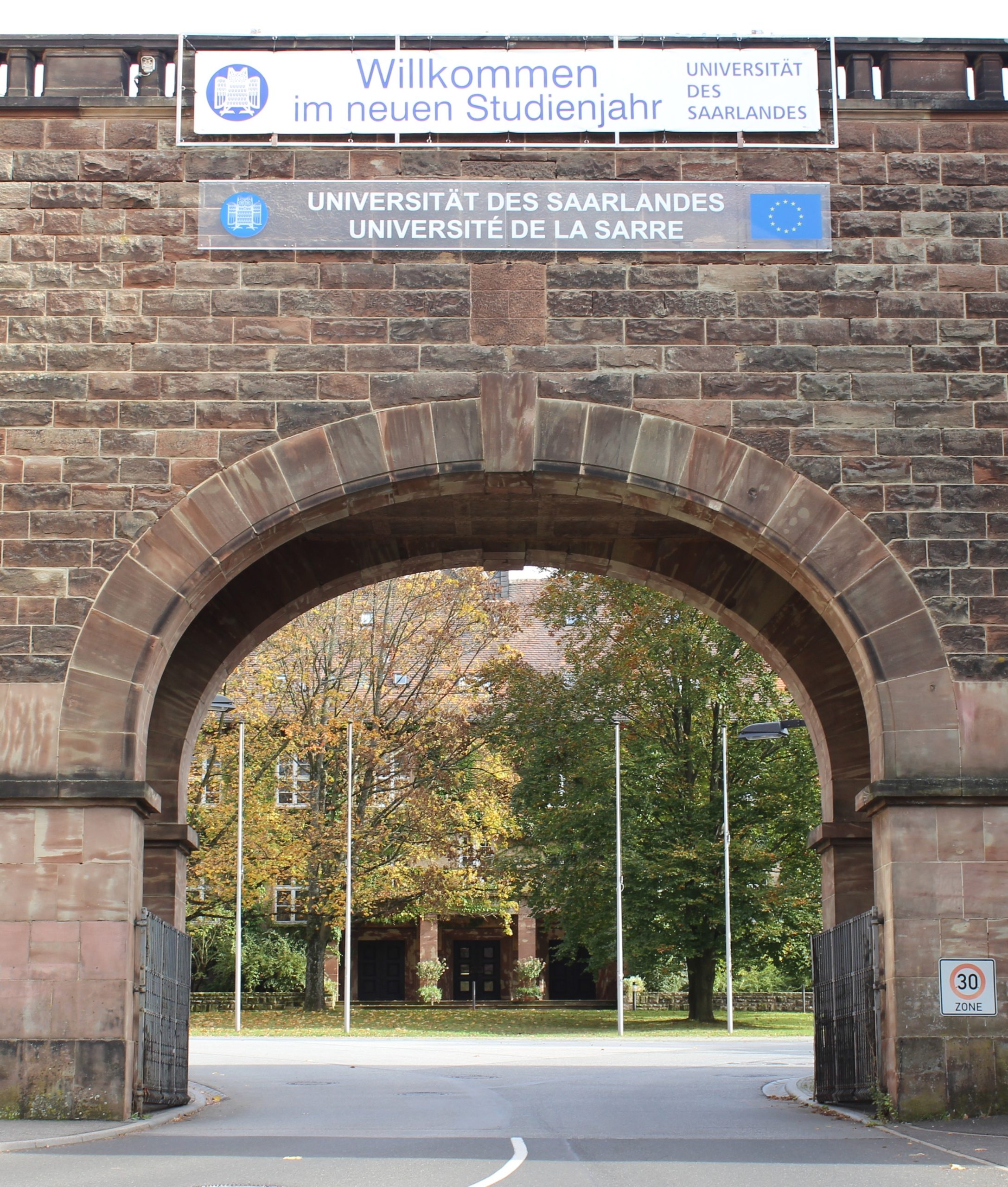 Saarland_University_entrance